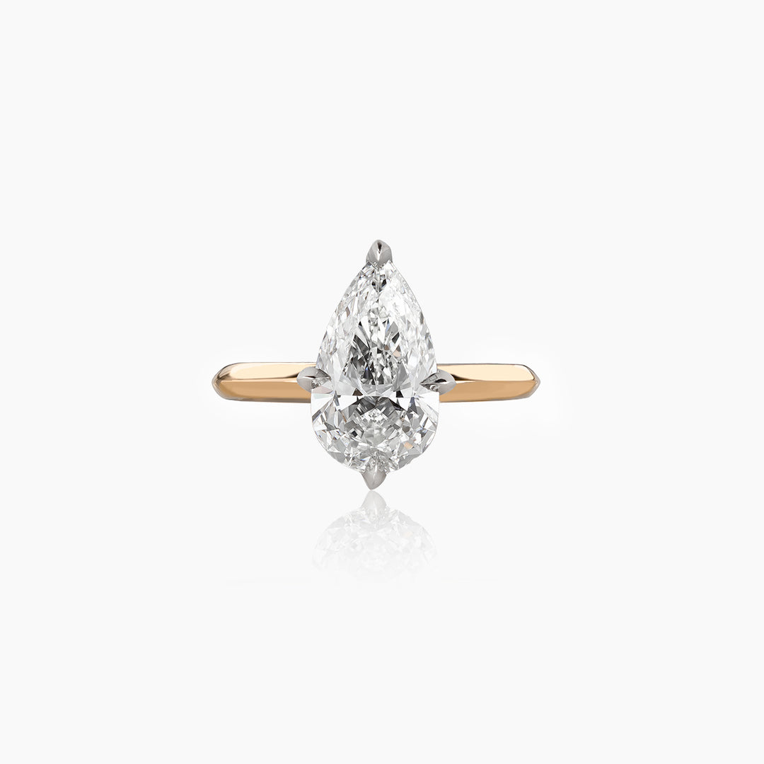 Anillo de compromiso con solitario de pera