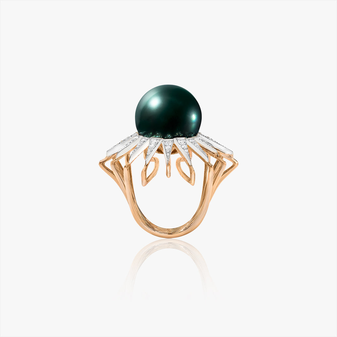 Sea Queen Ring Black Tahitian Pearl