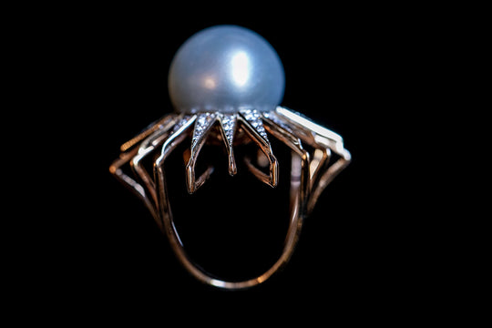 Sea Queen Ring White South Sea Pearl